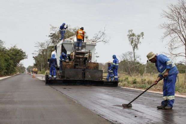 Estado avana com 10 obras em estradas e beneficia 200 mil habitantes da regio Oeste