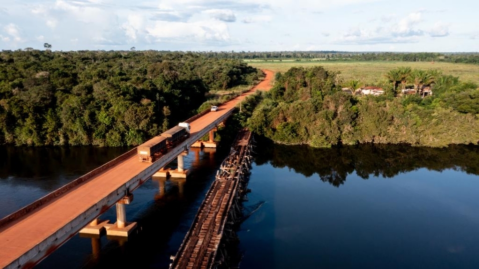 Governo de MT vai substituir mais de 1,3 mil pontes de madeira at 2026