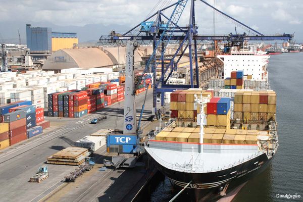 Acidente no porto de Santos limita embarque de gros