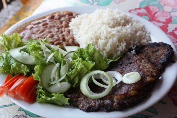 Comer fora pode ficar mais caro aps reajuste de 15% no gs de cozinha