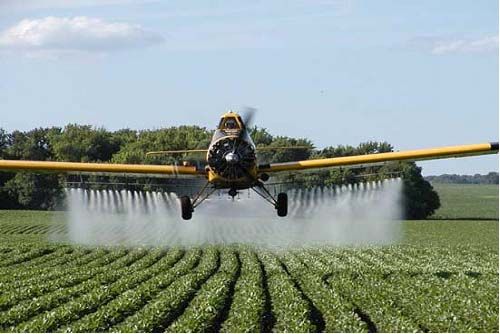 Aprosoja critica regras para pulveriza��o a�rea em lavouras