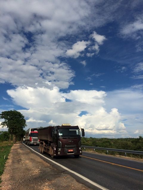 BR-163 tem onze pontos de interdies; Obras no param no perodo de chuva