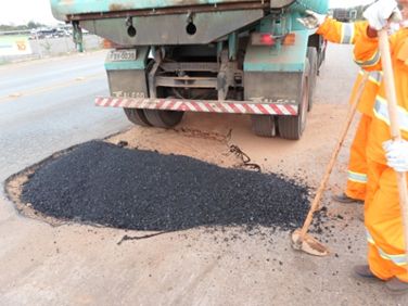 Obras de pavimentao seguem em cinco trechos da BR-163 nesta tera