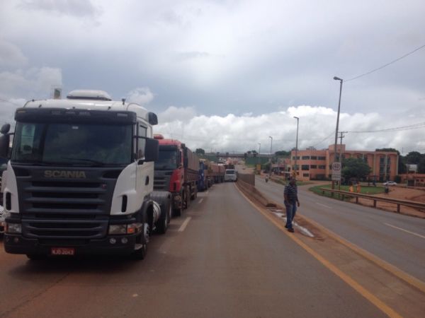 Protesto em Rondonpolis comeou na tarde desta sexta-feira (20)