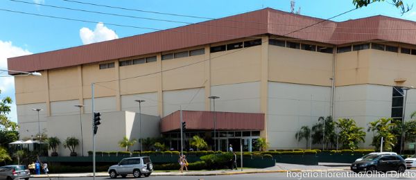 Estacionar no Goiabeiras Shopping passa a custar R$ 8 e usurios reclamam de R$ 2 por hora extra