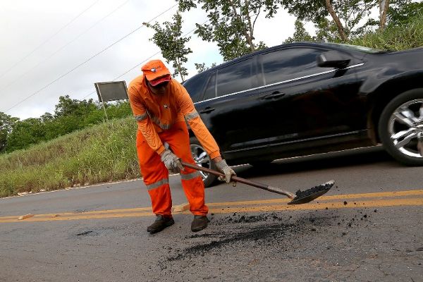 Mais de 100 Prefeituras assinam termo de cooperao para tapar buracos