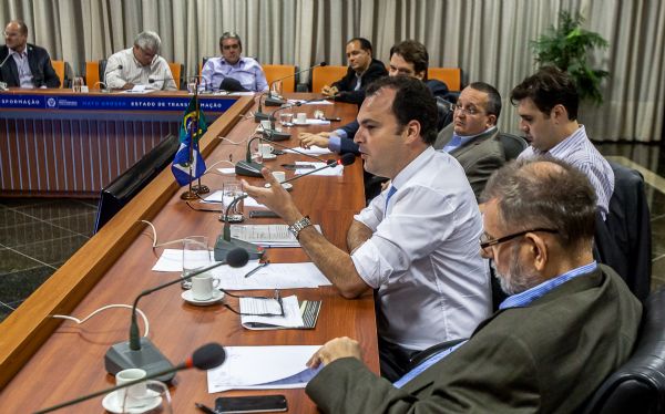 Contra crise econômica, Taques discute saídas com líderes empresariais de Mato Grosso