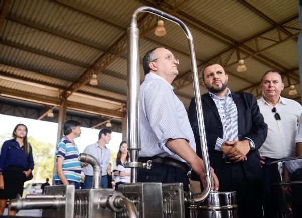 Pedro Taques destaca emenda de Carlos Bezerra para equipamentos  agricultura familiar
