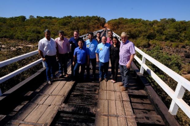 Governo entrega 45 km de estrada pavimentada aps mais de 30 anos de espera