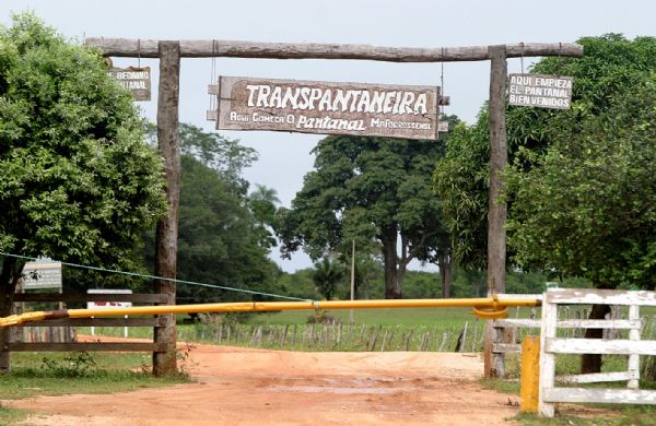 Primeiras pontes de concreto e ao da Transpantaneira so construdas