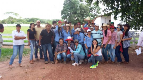 Aula prtica na Fazenda Experimental da UMFT em Santo Antonio do Leverger