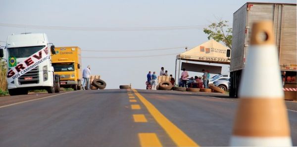 A BR-158 em Vila Rica e Confresa foi a primeira a ser fechada em Mato Grosso pelos caminhoneiros